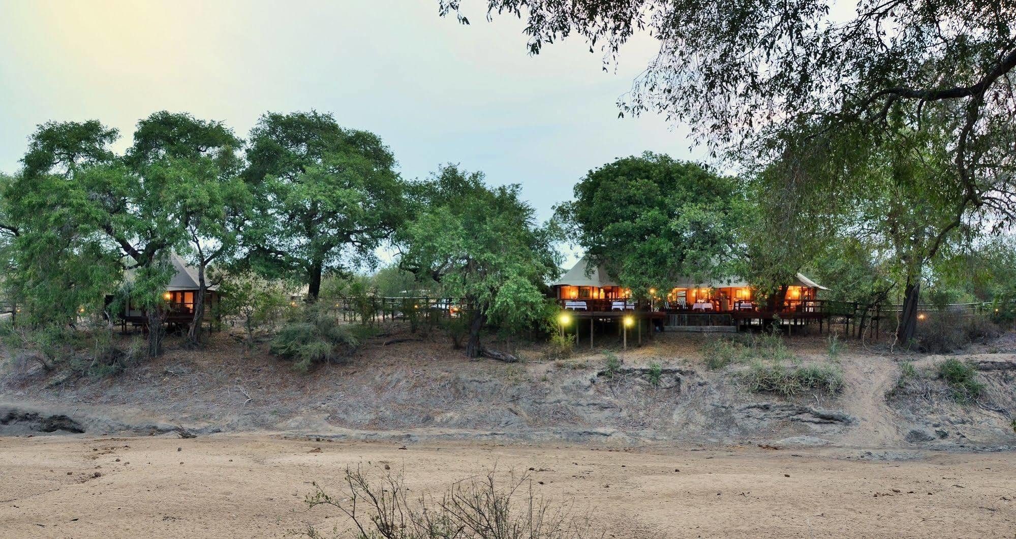 Hamiltons Tented Camp Mluwati Concession Buitenkant foto